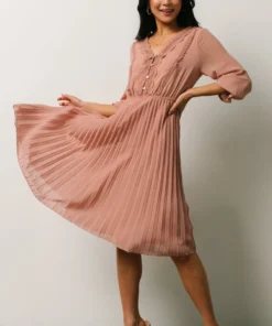 POL Dresses Brinley Pleated Dress | Dusty Mauve