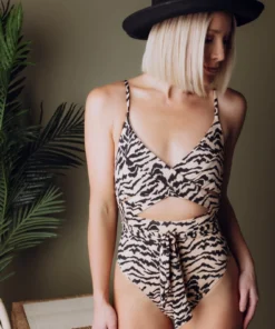 EN Cyprus One Piece | Animal Stripe 14 EN Cyprus One Piece | Animal Stripe