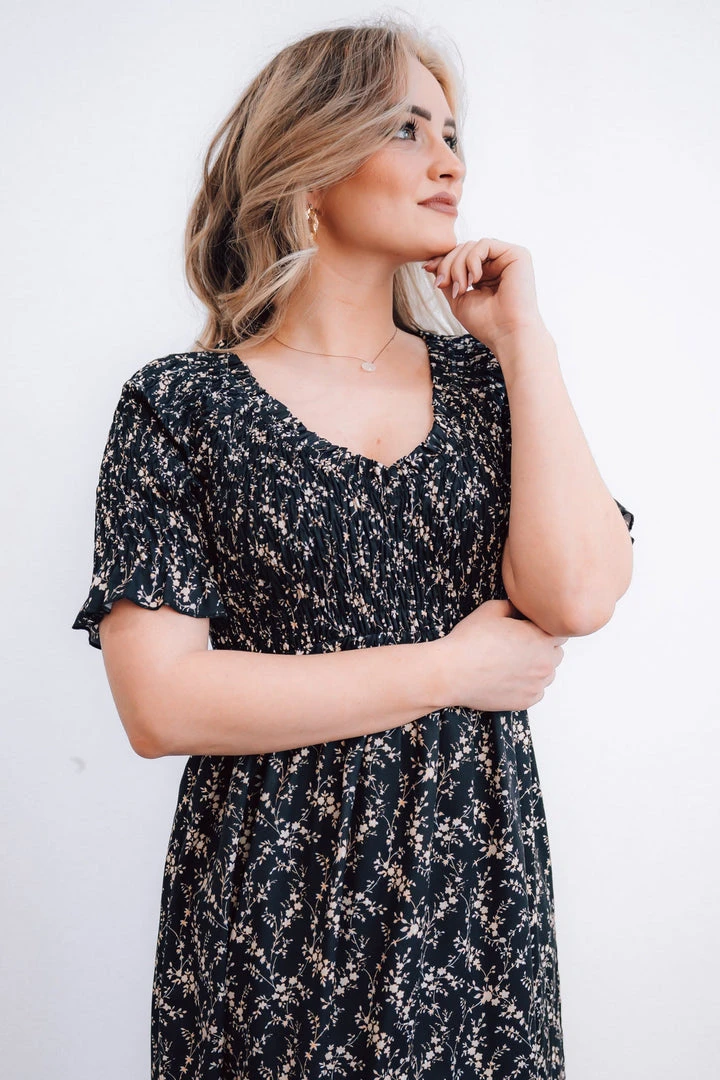 POL Lotta Smocked Maxi Dress | Black Floral Dresses 2 POL Lotta Smocked Maxi Dress | Black Floral Dresses