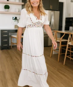 IL Santa Fe Embroidered Dress | White Dresses