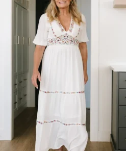 IL Santa Fe Embroidered Dress | White Dresses
